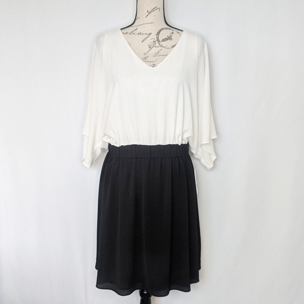 NWT Halston dolman sleeve v neck dress